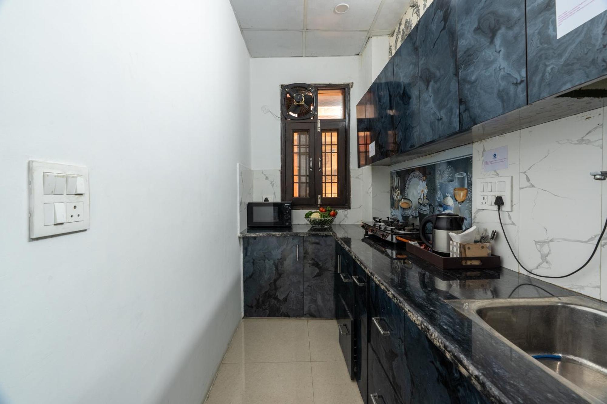 Homlee-vintage 2bhk Near Delhi Apartment