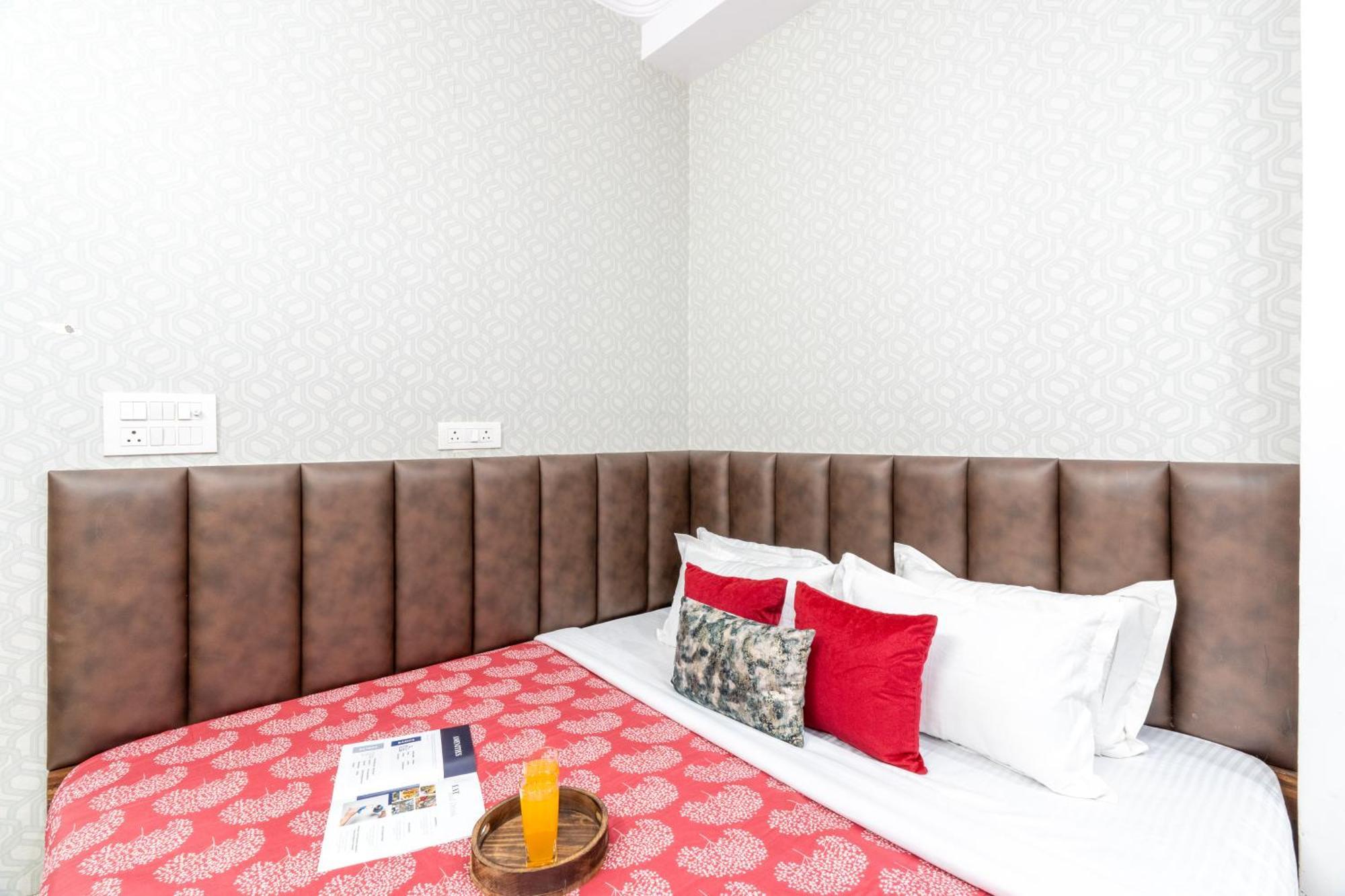 Homlee-vintage 2bhk Near Delhi Apartment